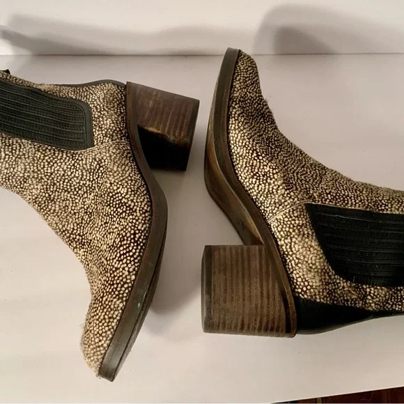 UGG..bullhide leather ankle boots - Picture 6 of 11